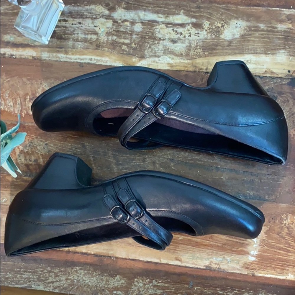 Clarks Leather double strap Mary Jane Chunky Heel  9.5